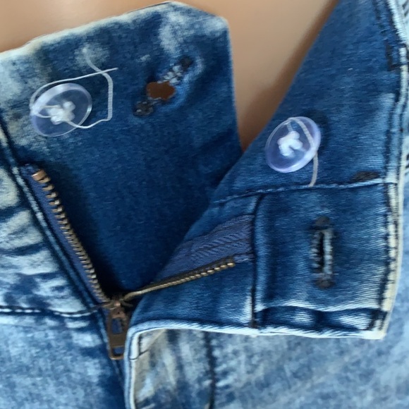 Shorts - Picture 2 of 4